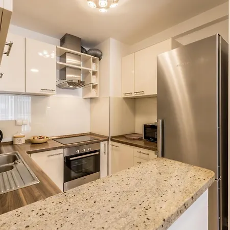 Three Lions ספליט