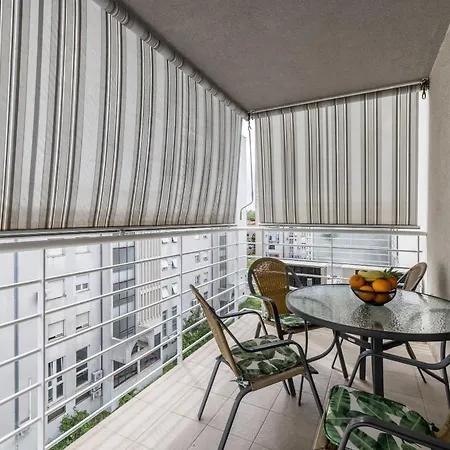 Apartment Three Lions *