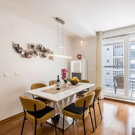 Three Lions Apartment Split