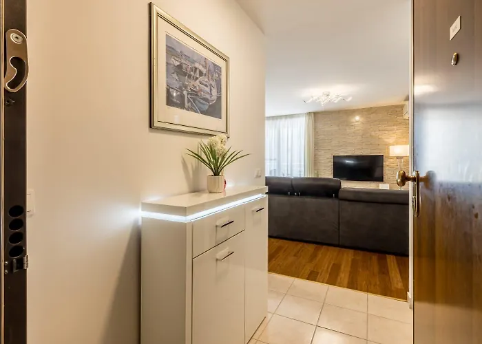 Three Lions Apartment