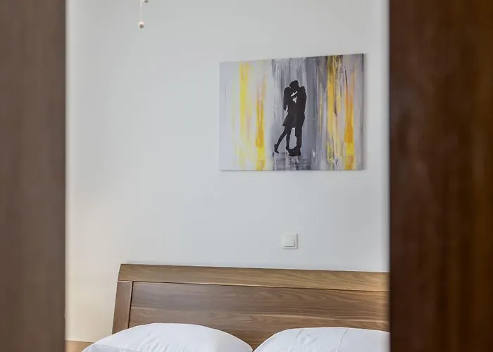 Three Lions Apartment