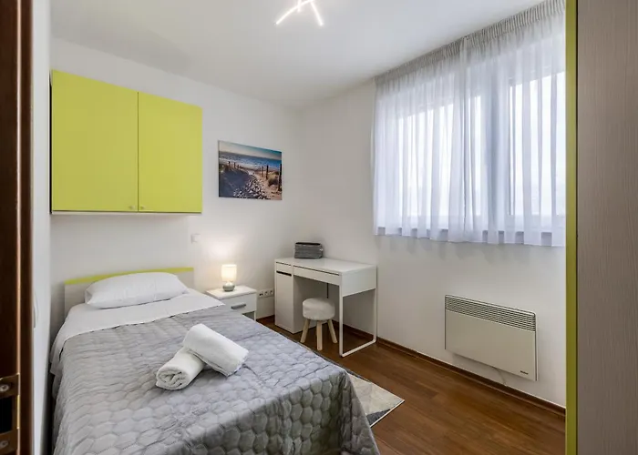 Apartment Three Lions *