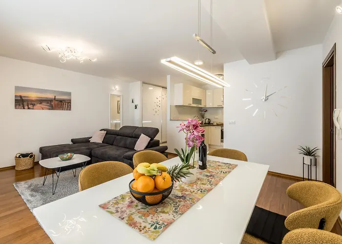 Three Lions Apartment Split