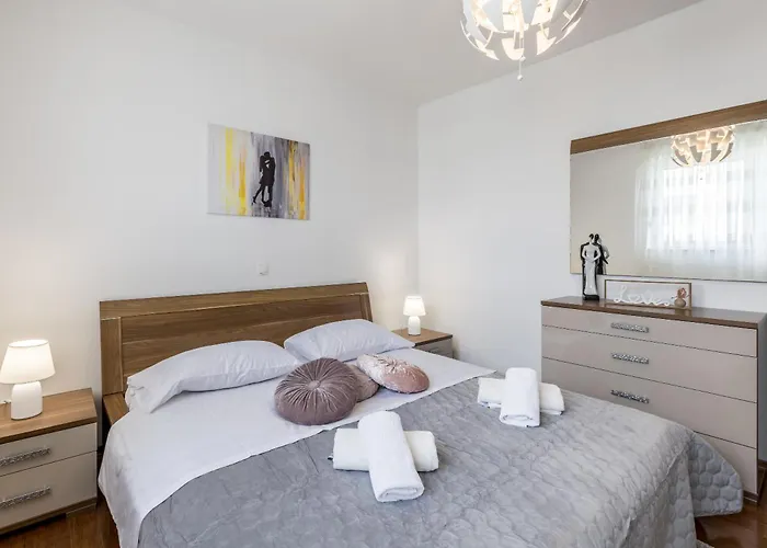 Apartment Three Lions *