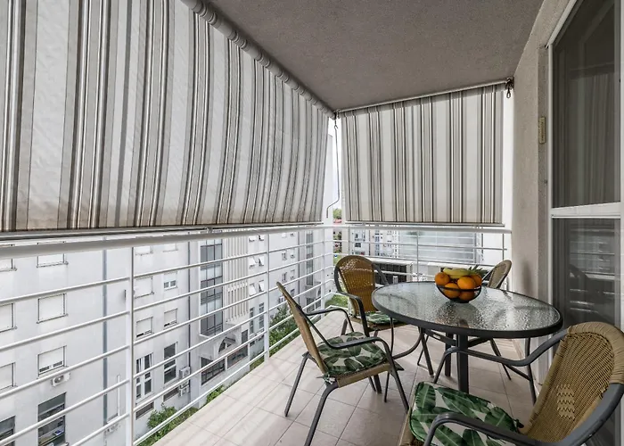 Apartment Three Lions *